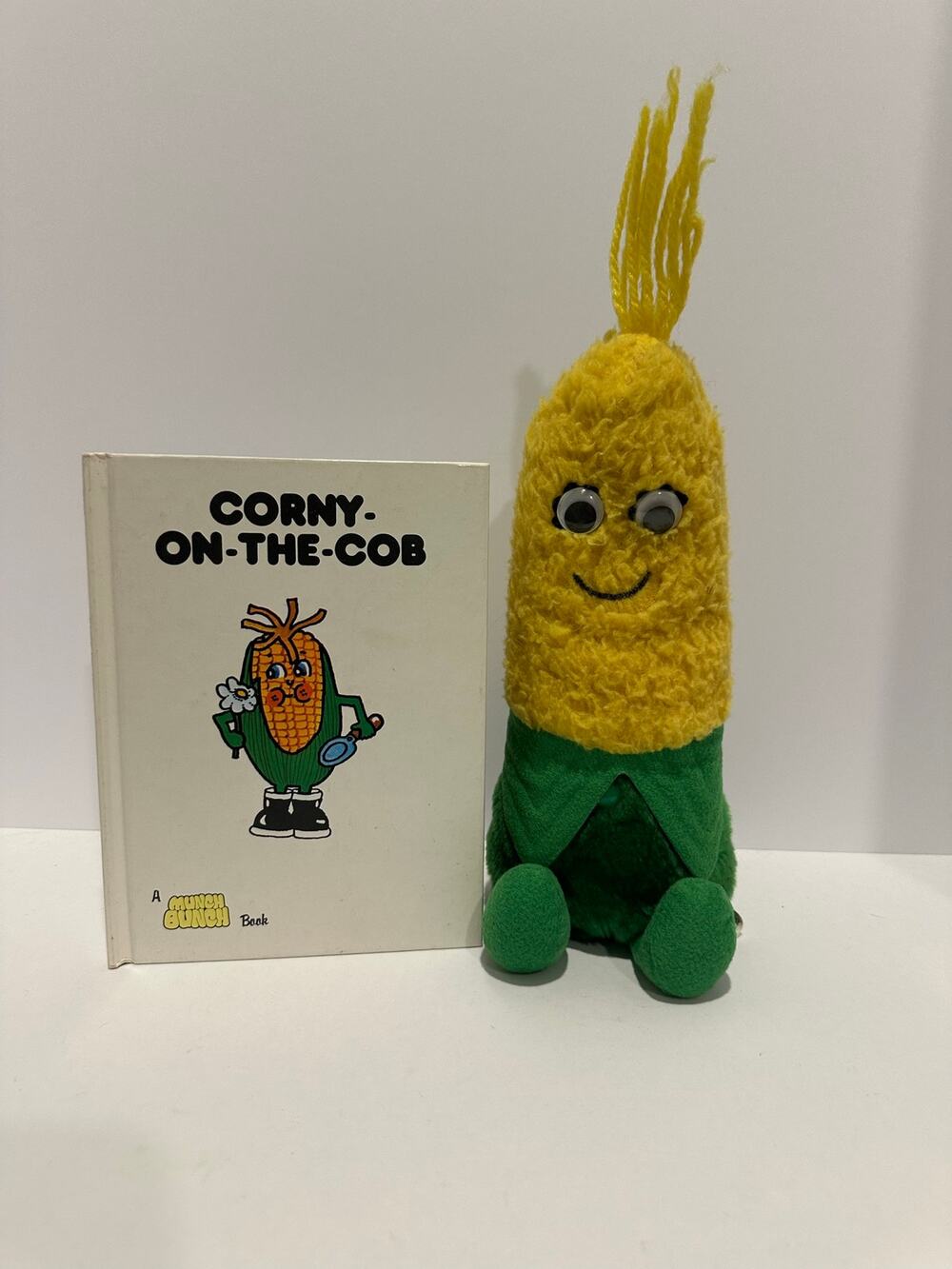 Vintage Corny on the Cobb book and Delmonte Cobbie Corn stuffy